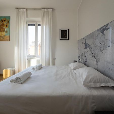 Rrrapido Holy Suites And Rooms - Via Sardegna Mediolan Zewnętrze zdjęcie