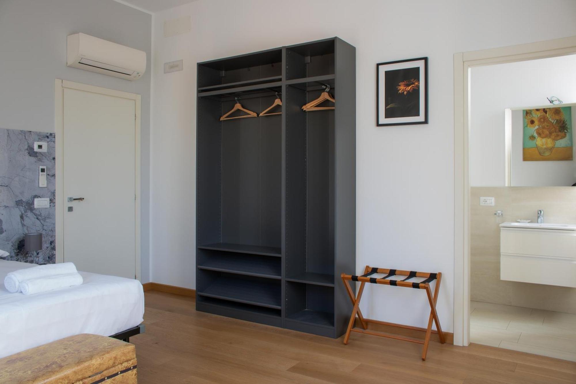 Rrrapido Holy Suites And Rooms - Via Sardegna Mediolan Zewnętrze zdjęcie