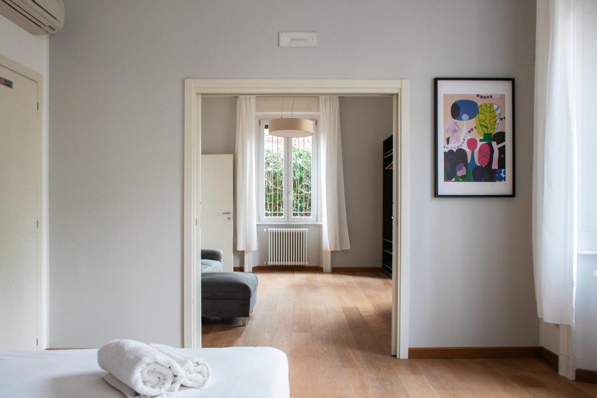 Rrrapido Holy Suites And Rooms - Via Sardegna Mediolan Zewnętrze zdjęcie