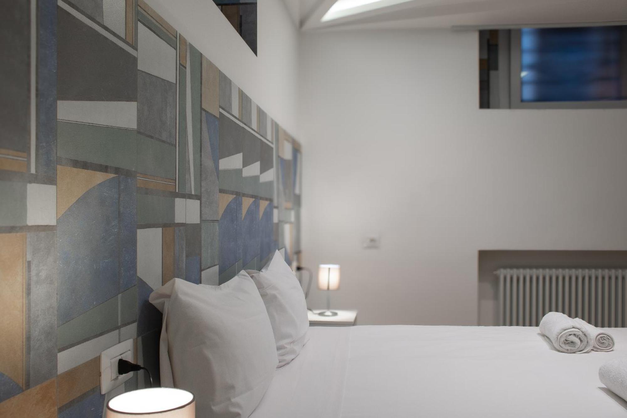 Rrrapido Holy Suites And Rooms - Via Sardegna Mediolan Zewnętrze zdjęcie