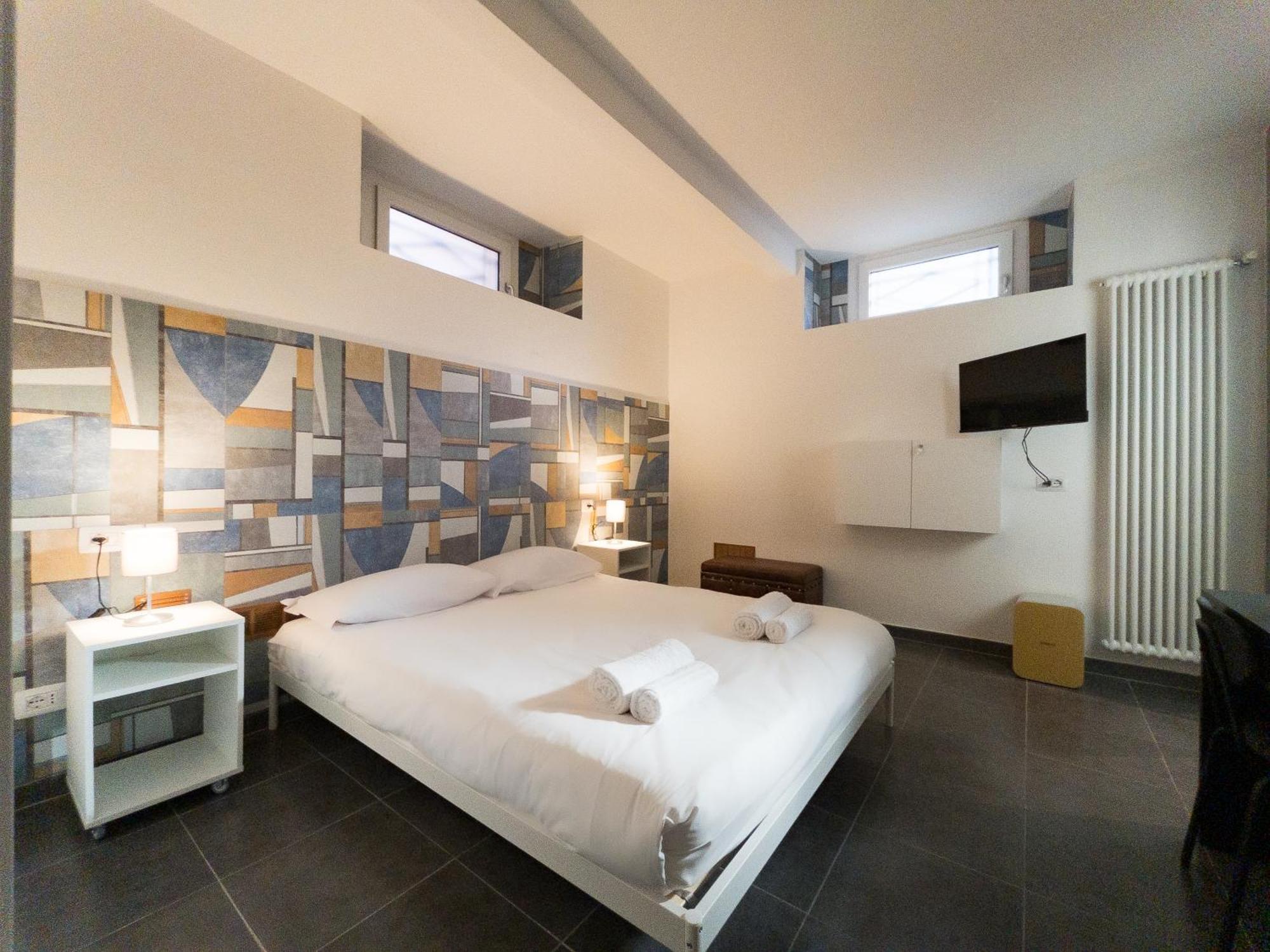 Rrrapido Holy Suites And Rooms - Via Sardegna Mediolan Zewnętrze zdjęcie