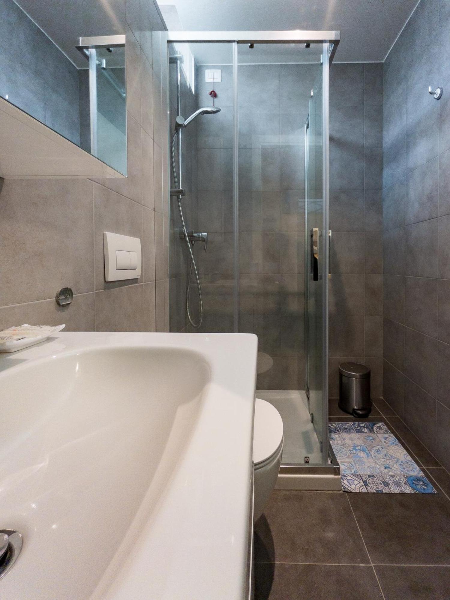 Rrrapido Holy Suites And Rooms - Via Sardegna Mediolan Zewnętrze zdjęcie