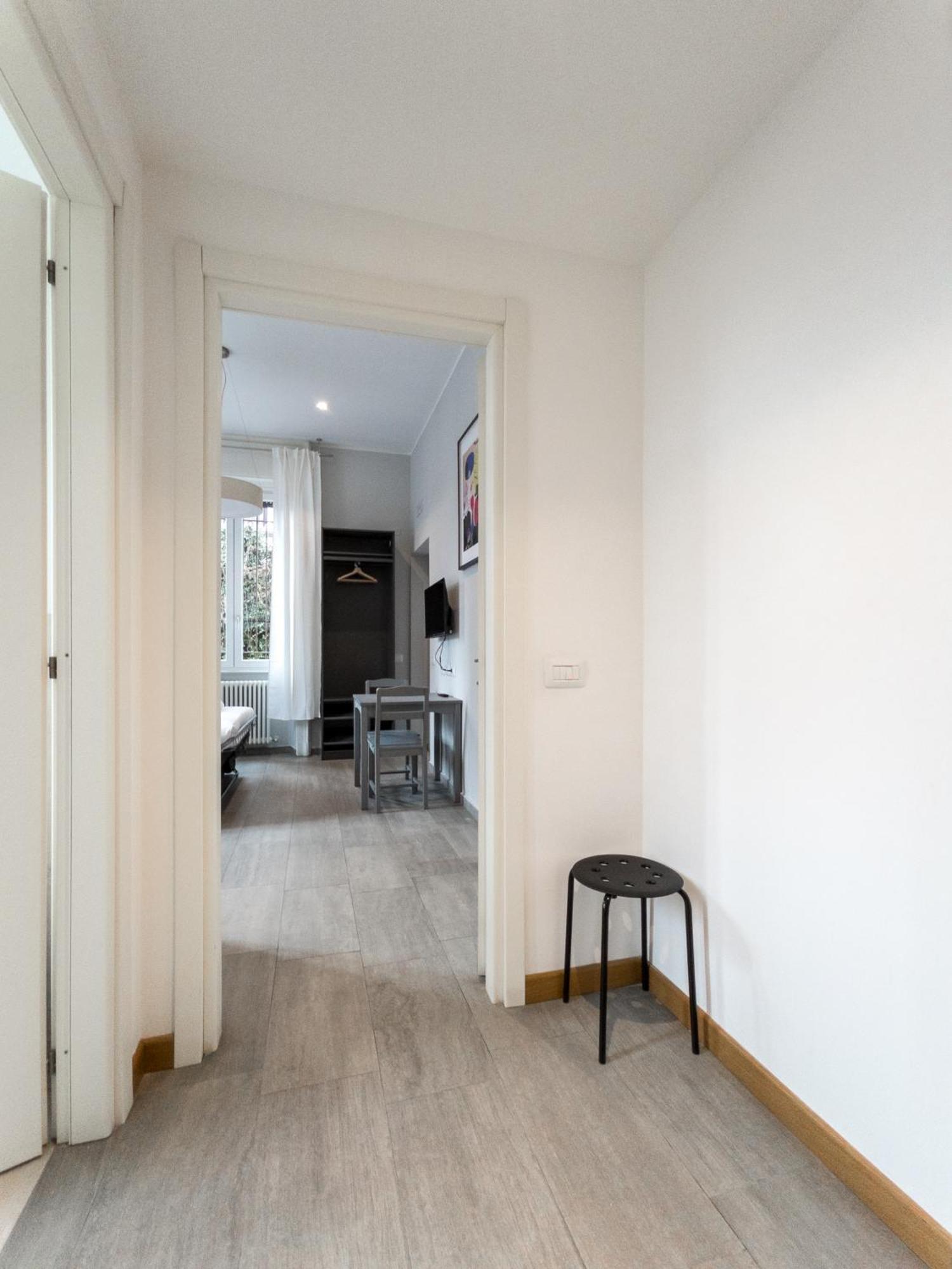 Rrrapido Holy Suites And Rooms - Via Sardegna Mediolan Zewnętrze zdjęcie